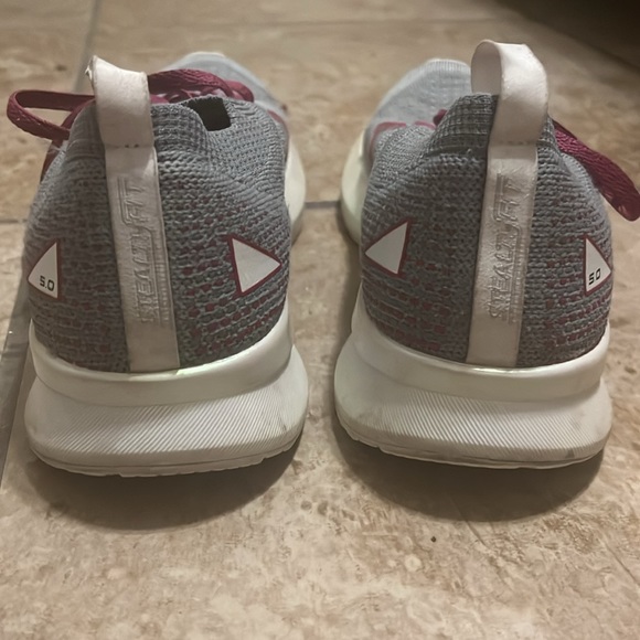 Brooks Levitate 5 Stealth Fit women’s 8.5 - Picture 5 of 9